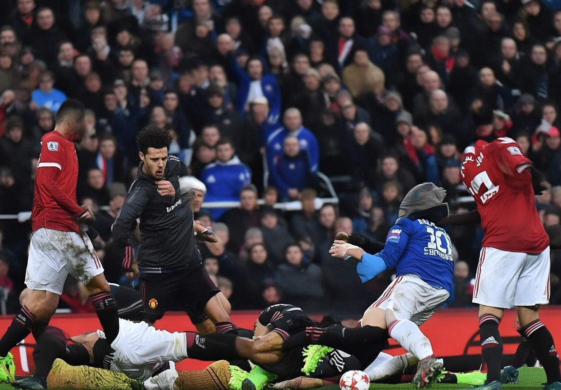 曼联0-2埃弗顿！阿莫林战术混乱酿苦果，心理溃败致红魔崩盘